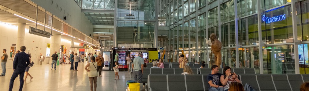 El aeropuerto de Santiago vivirá  la mejor temporada de verano de su historia 