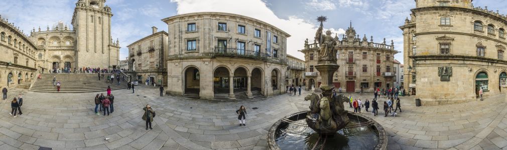 Turismo de Santiago y la  Asociación de Guías celebran el Día del Turismo con visitas guiadas por la ciudad