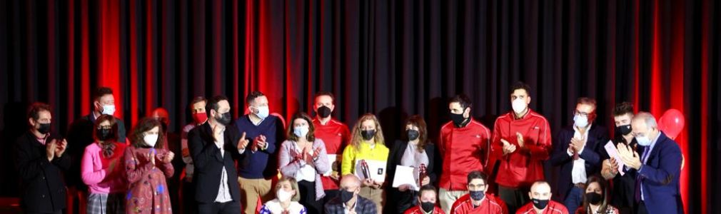 ‘Cheescake actualizada’ y ‘Paté de mexillón crocante’ de A Maceta, ganadores del XIII Santiago(é)Tapas