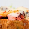 Tosta de pulpo con queso San Simón